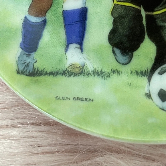 2  small sports collector plates - Picture 7 of 12